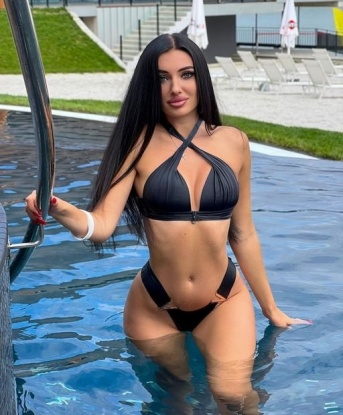 Нежная и игривая кошечка приглашает в гости состоятельного господина для неимоверно волнующего времяпровождения. Я знаю, как принести блаженство и радость, доверься мне и окунемся в мир соблазна вдвоем! 7603, 28 лет