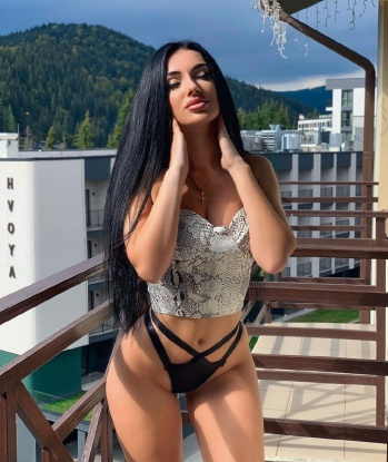 Нежная и игривая кошечка приглашает в гости состоятельного господина для неимоверно волнующего времяпровождения. Я знаю, как принести блаженство и радость, доверься мне и окунемся в мир соблазна вдвоем! 7603, 28 лет